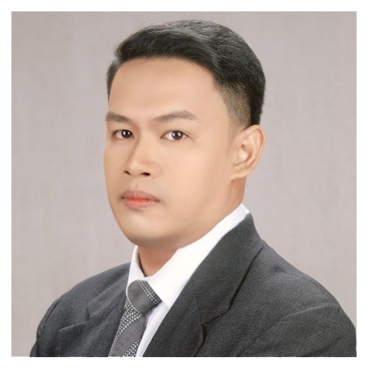 A man in suit and tie posing for the camera.